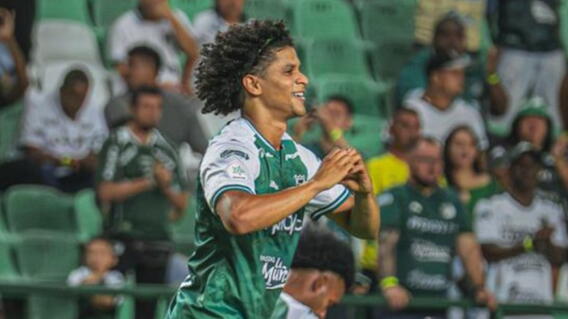 Eduard Bello celebra uno de los goles que marcó con Deportivo Cali al Cúcuta Deportivo. 