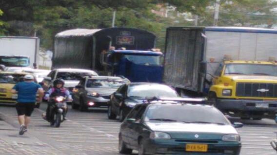 353703_BLU Radio. Trancones en el anillo vial de Bucaramanga / Foto: suministrada 353703_BLU Radio. Trancones en el anillo vial de Bucaramanga / Foto: suministrada