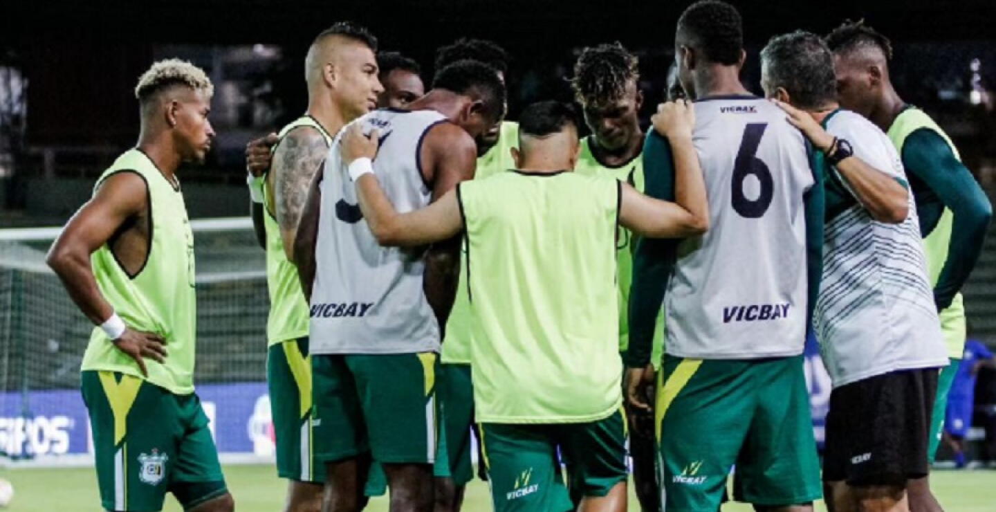 Dos futbolistas del Deportes Quindío fueron golpeados y asaltados por supuestos hinchas