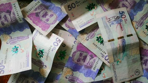 El peso colombiano es la moneda de curso legal en el país. Su circulación es controlada por el Banco de la República de Colombia. El peso colombiano es la moneda de curso legal en el país. Su circulación es controlada por el Banco de la República de Colombia.