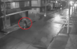 Video del momento exacto en que mujer fallece a manos de hombre en bicicleta