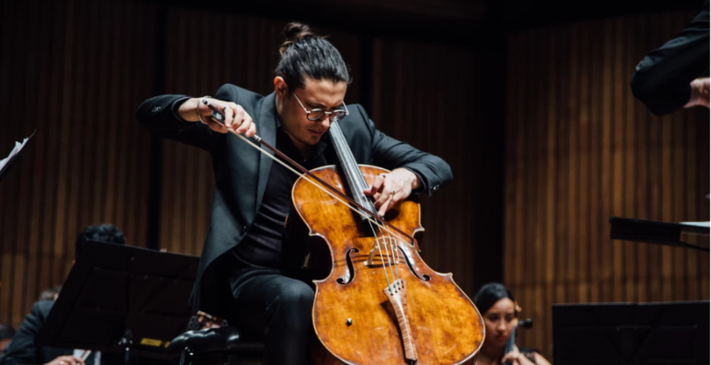 En el concierto de la Orquesta Filarmónica de Medellín participan el violonchelista Santiago Cañón-Valencia como solista y la batuta de David Greilsammer, director titular de Filarmed