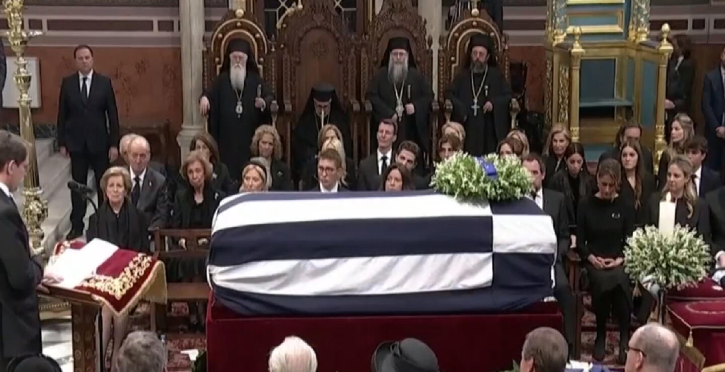 Exrey Constantino de Grecia fue sepultado en su tierra y con toda su familia presente
