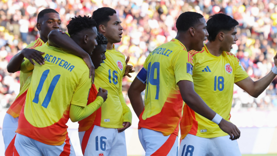 Jugadores de la Selección Colombia Sub-20 celebran su gol contra España, en el Mundial Jugadores de la Selección Colombia Sub-20 celebran su gol contra España, en el Mundial