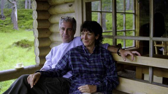 Jeffrey Epstein y Ghislaine Maxwell. Jeffrey Epstein y Ghislaine Maxwell.