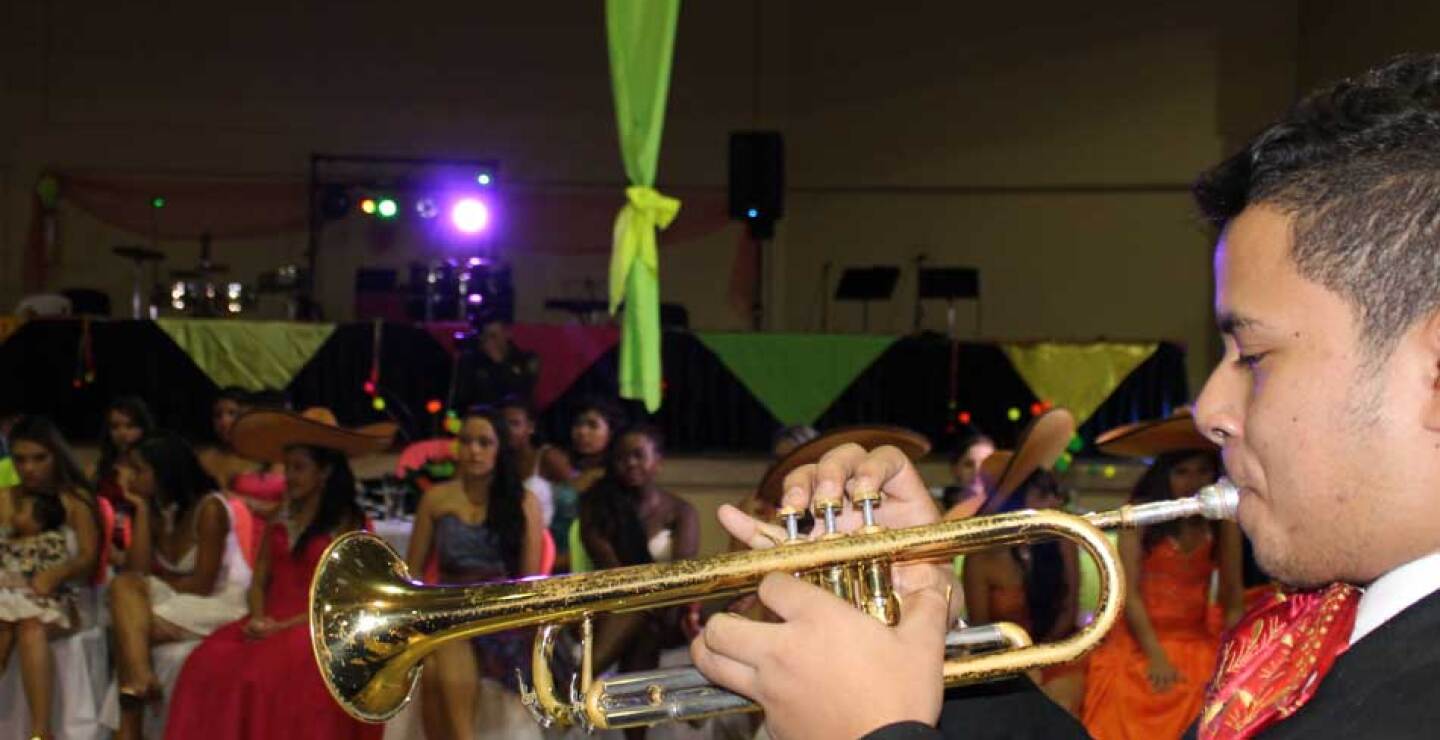 Esta es una forma de demostrar a las adolescentes que son personas valiosas e importantes para la sociedad.