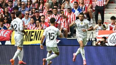 Kylian Mbappé (10) celebra el tanto que le marcó al Atlético de Madrid. 