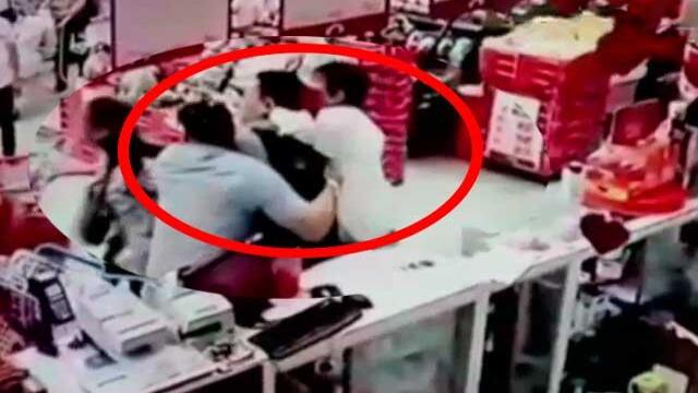 Dentro de un supermercado asaltaron a escoltas de carro de valores que llevaban $142 millones