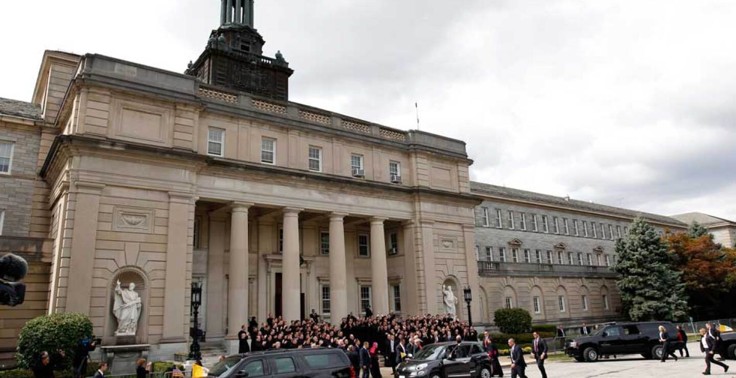 Francisco tenía previsto cerrar la jornada con una participación en el VII Encuentro Mundial de las Familias, en el Benjamin Franklin Parkway, donde se espera haya hasta 1,5 millones de personas.