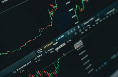 El efecto crudo: cómo el precio del petróleo define a los traders de forex en Colombia