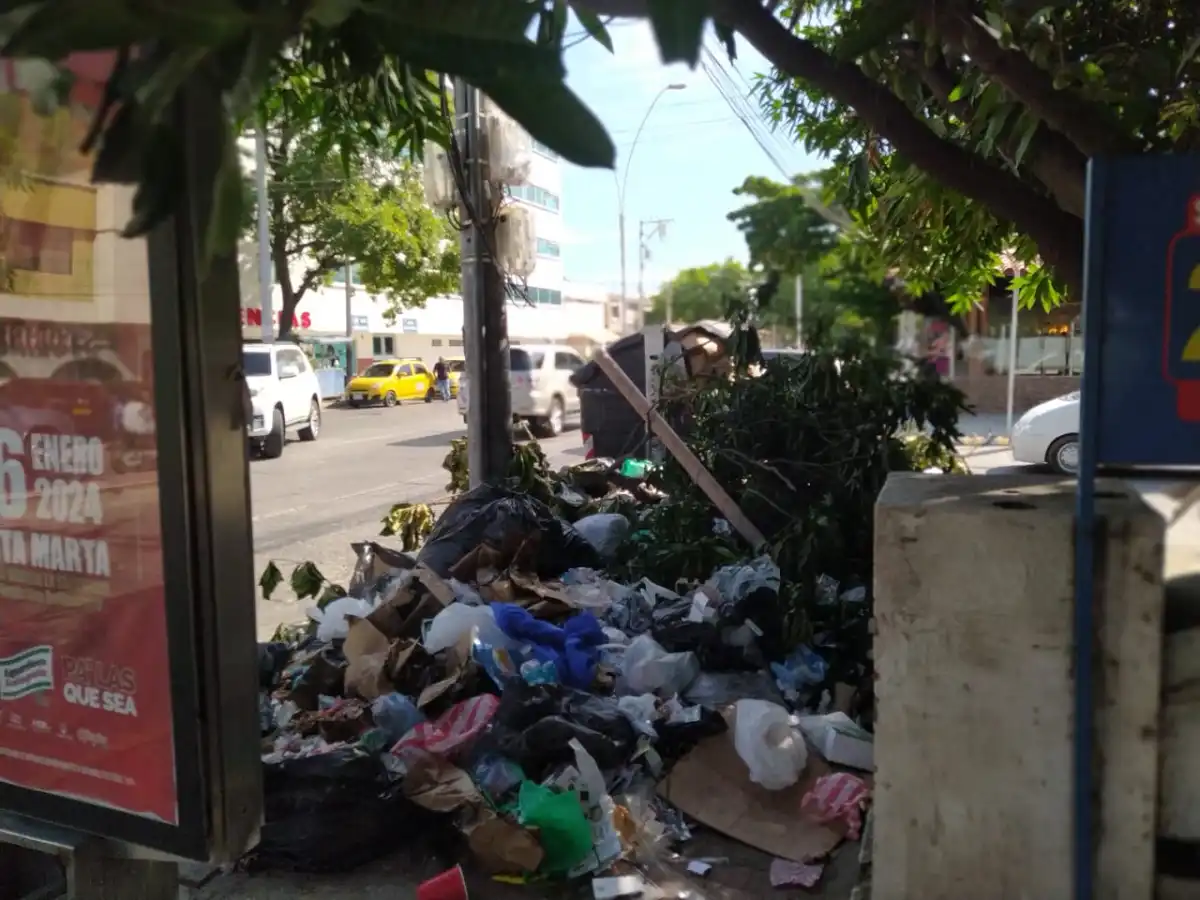 Habitantes de Santa Marta denuncian acumulación de basuras en ...