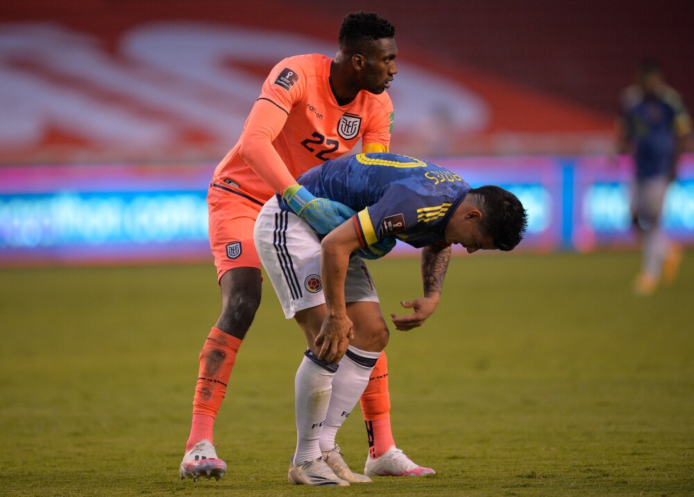 alexander dominguez james rodriguez seleccion colombia ecuador foto afp.jpg