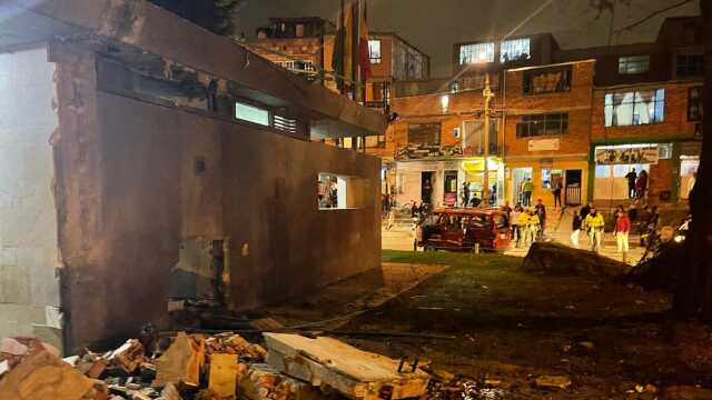 Atentado a un CAI en Ciudad Bolívar, sur de Bogotá: habría varios heridos Atentado a un CAI en Ciudad Bolívar, sur de Bogotá: habría varios heridos