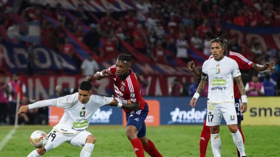 Dayro Moreno en acción de juego con el Once Caldas frente al Medellín. Dayro Moreno en acción de juego con el Once Caldas frente al Medellín.