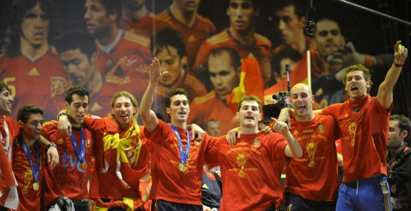 Campeones del mundo con España en el 2010.