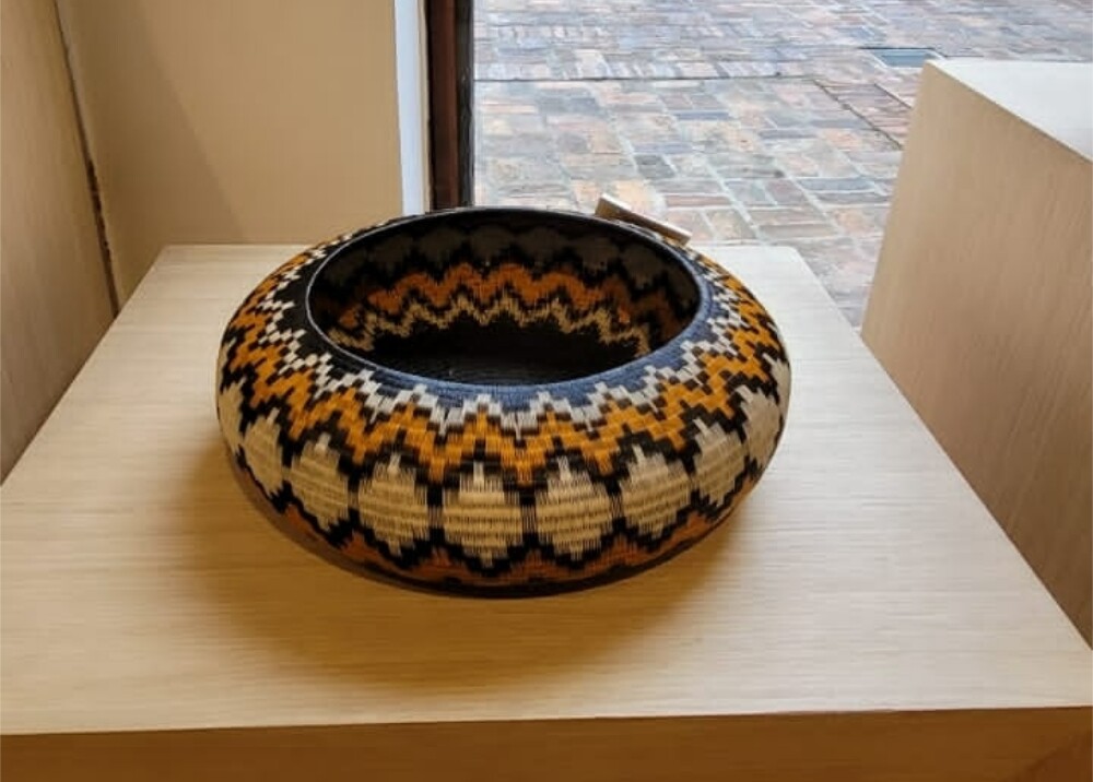 regalo duque a biden foto suministrada.jpg