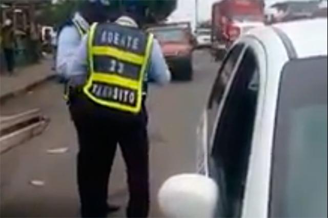Insólito: estaba aprendiendo a conducir en vehículo de escuela de automovilismo y terminó multada