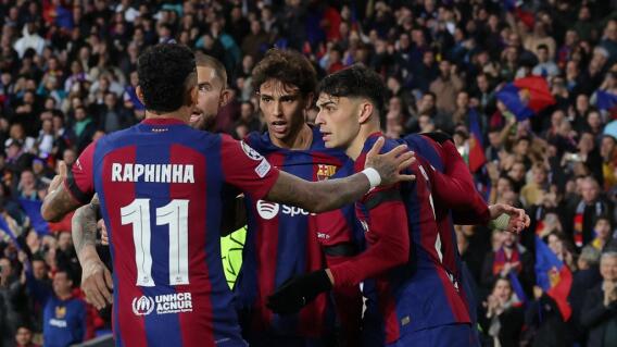 Jugadores del Barcelona celebrando el triunfo contra el Porto Jugadores del Barcelona celebrando el triunfo contra el Porto
