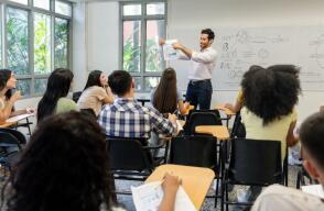 Uno de los pilares del programa es la de los Lectores competentes. Uno de los pilares del programa es la de los Lectores competentes.