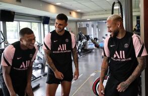 Neymar jr, Leandro Paredes y Kylian Mbappé