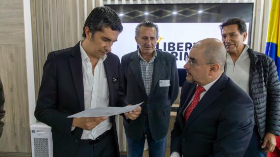 Pierre Onzaga inscribe comité recolector de firmas para elecciones del 2026 Pierre Onzaga inscribe comité recolector de firmas para elecciones del 2026