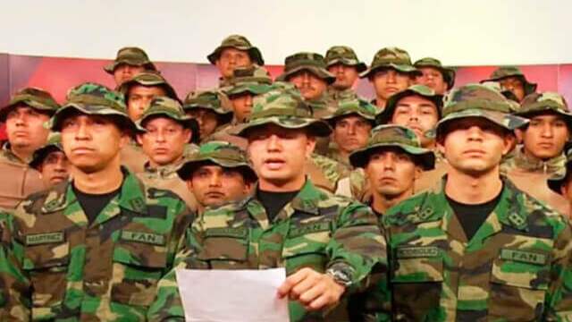 Grupo de militares venezolanos exiliados desconoce mandato de Maduro y se pone a órdenes de Guaidó