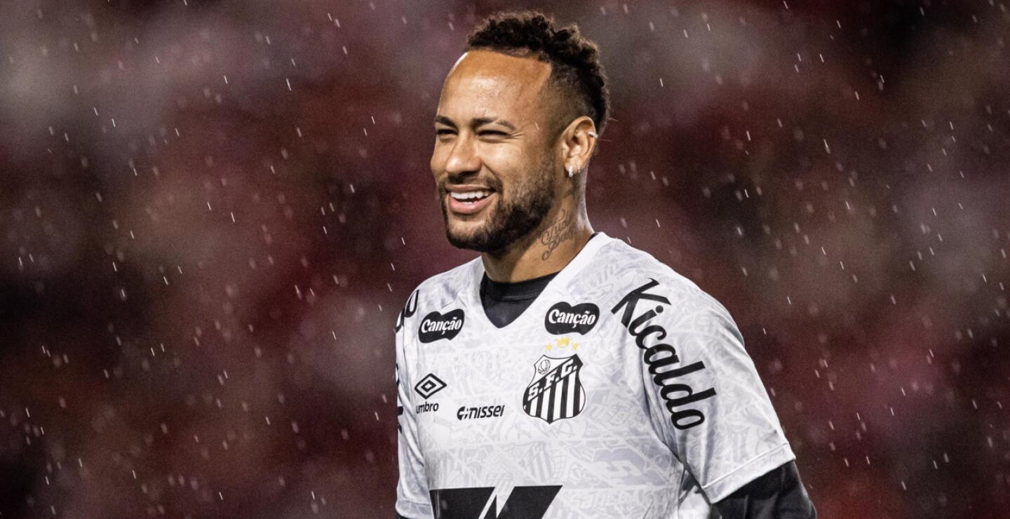 Neymar volvió a jugar con Santos tras estar de baja por lesión. 