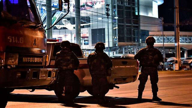 Tiroteo en centro comercial de Tailandia para detener a militar que mató a 20 personas