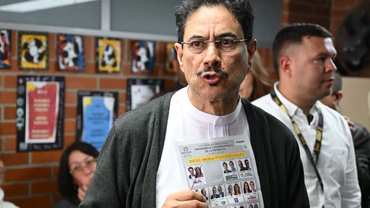 Iván Cepeda votó en Bogotá: “Elegir un futuro y un destino distinto para #Colombia”