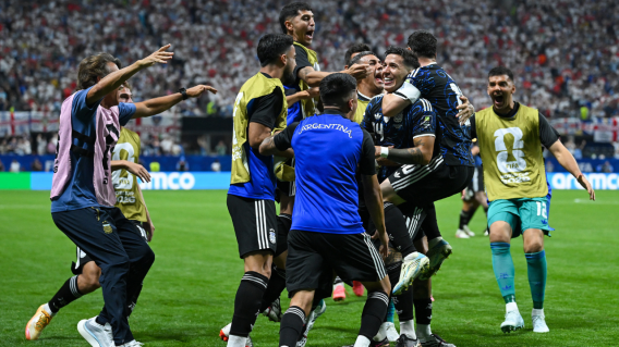Celebración de Enzo Fernández con la Selección de Argentina 