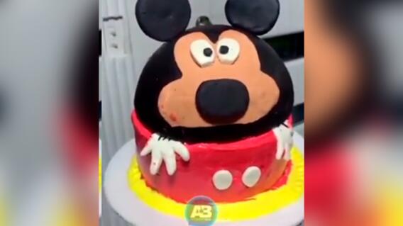 Hasta amenazas ha recibido mujer que se hizo viral por “horrible” torta de Mickey Mouse Hasta amenazas ha recibido mujer que se hizo viral por “horrible” torta de Mickey Mouse
