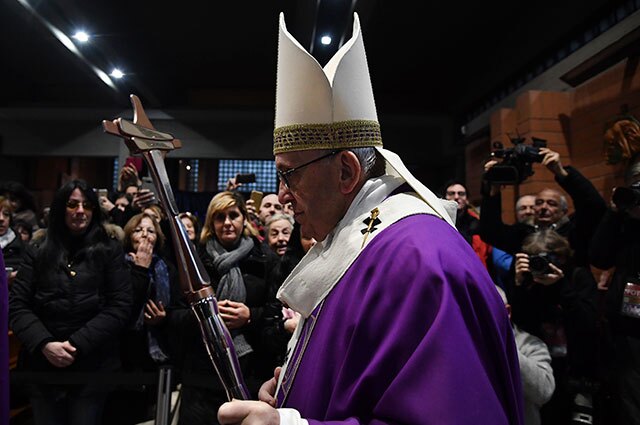 “La misa no se paga”: Francisco arma otra polémica en la Iglesia católica