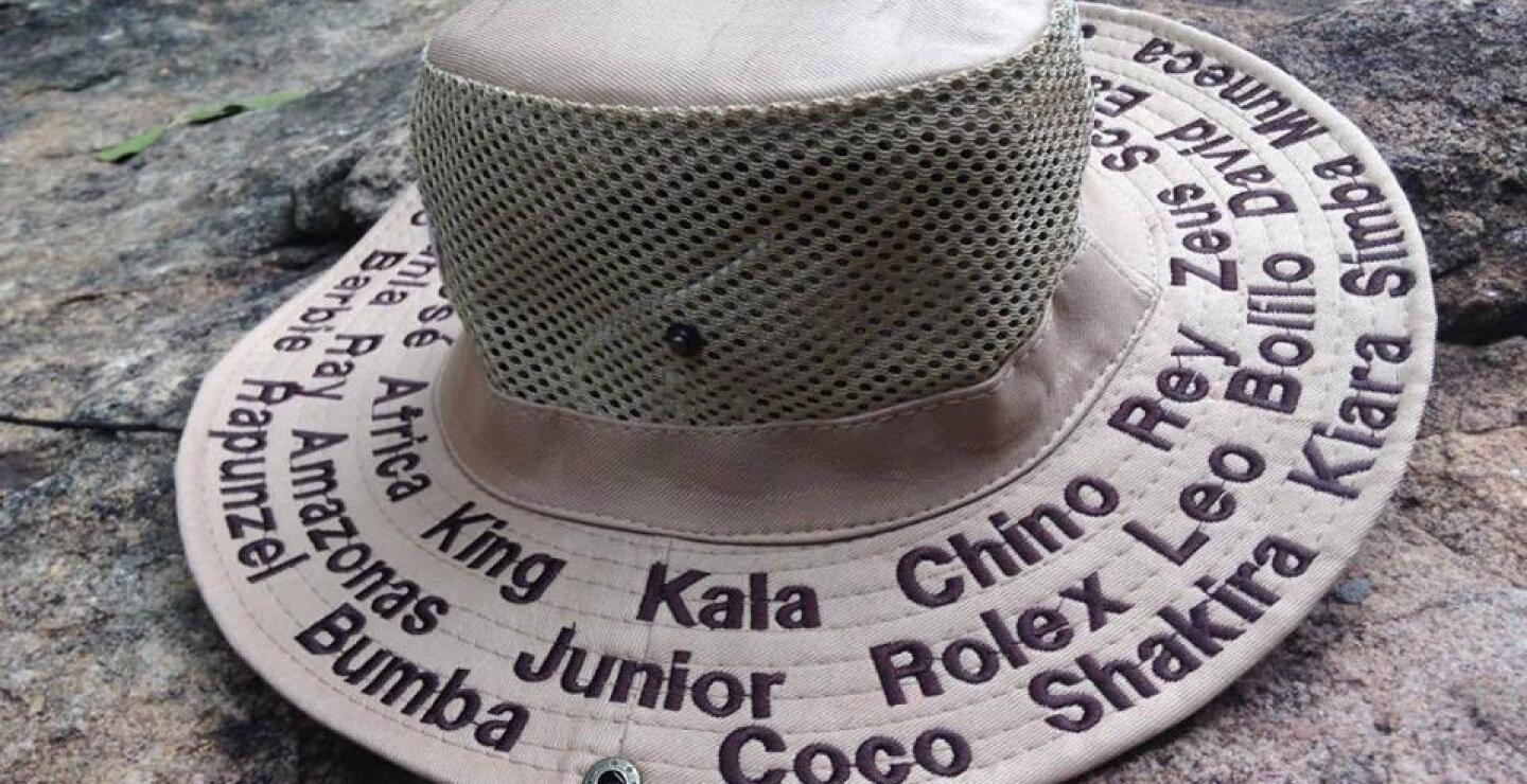 27403_Este será el sombrero que utilizarán cuidadores y veterinarios del Santuario.