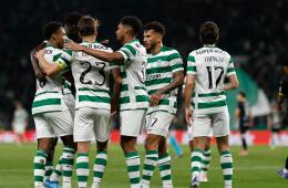 Luis Javier Suárez junto a sus compañeros de Sporting Lisboa. 