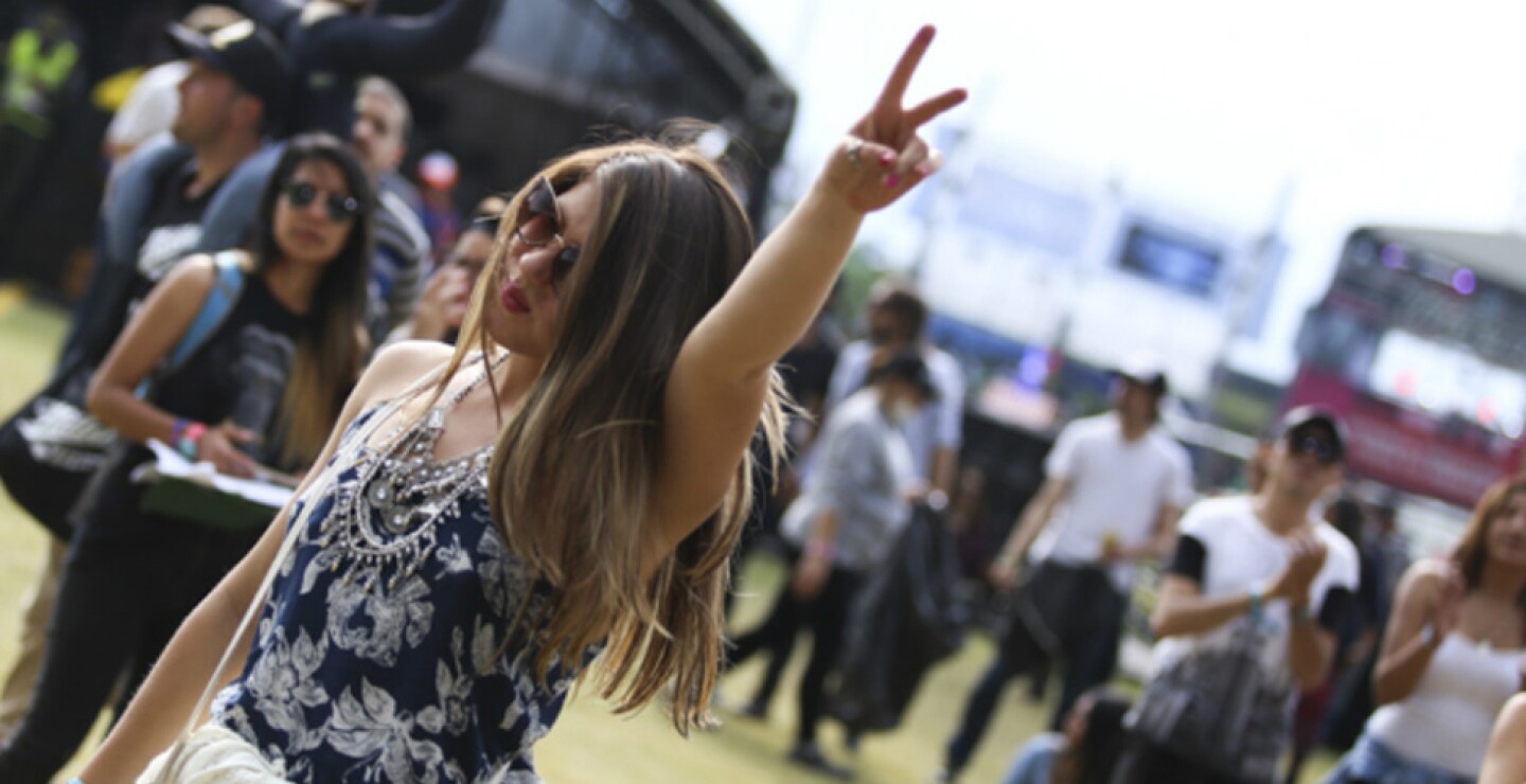 596268_stp_0000s_0011_estereo_picnic_15.jpg