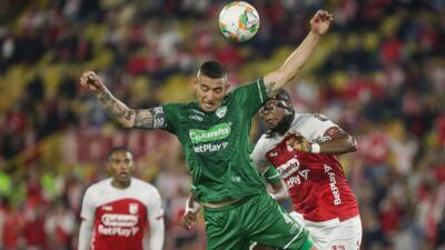 Acción de juego de La Equidad contra Santa Fe por la Liga BetPlay II-2025.