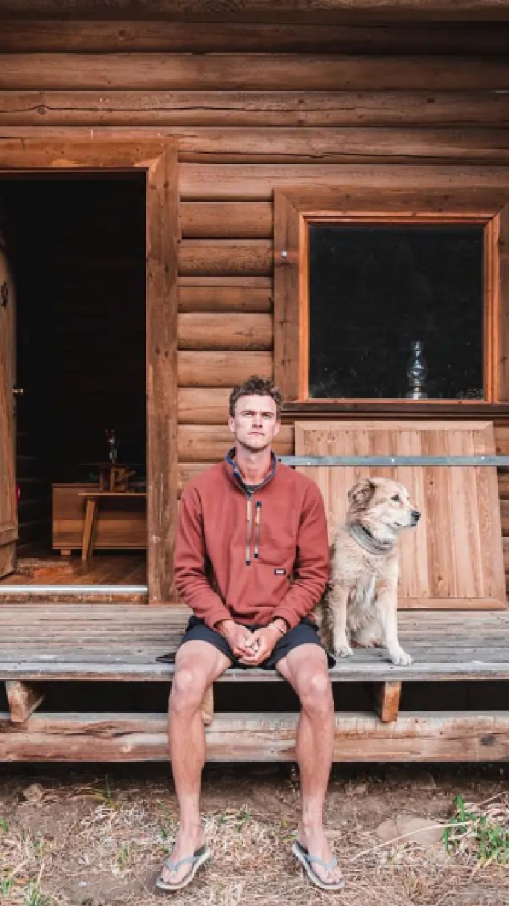 Les tomó siete años: hombre y su perro le dieron la vuelta al mundo caminando
