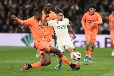 Cristhian Mosquera se enfrenta a Brahim Díaz, en Real Madrid vs. Valencia Cristhian Mosquera se enfrenta a Brahim Díaz, en Real Madrid vs. Valencia