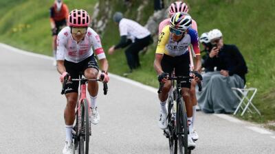 Egan Bernal en la etapa 15 del Giro de Italia 2025.