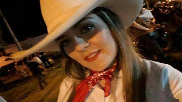Esta joven salió a pasear al perro y fue raptada por sujetos que la subieron a un carro a la fuerza
