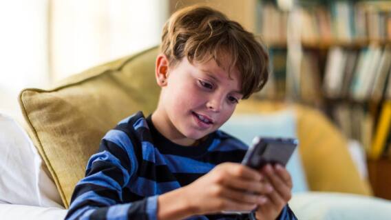 Los niños podrían presentar problemas socioemocionales por el uso de pantallas. Los niños podrían presentar problemas socioemocionales por el uso de pantallas.