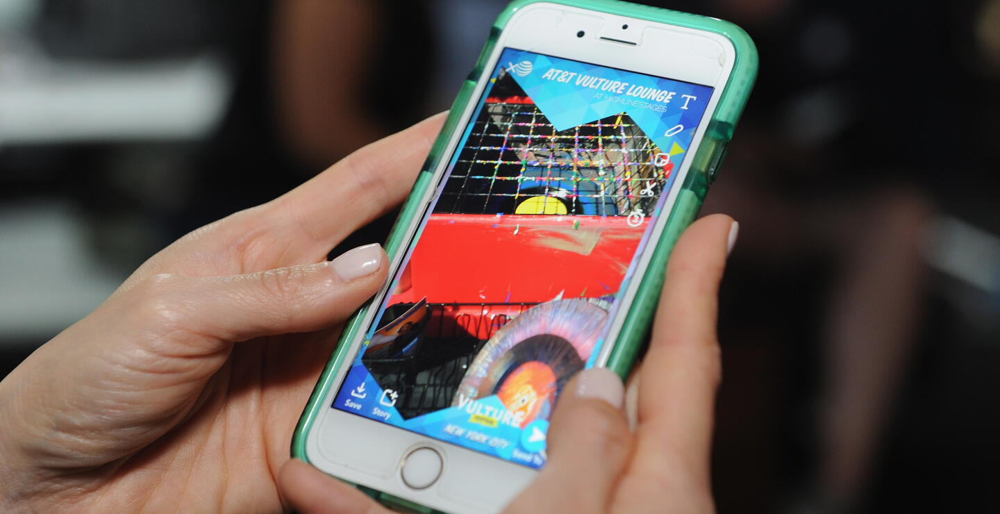 288988_BLU Radio. Referencia celular / Foto: AFP