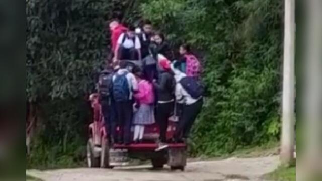 Peligrosa forma en la que se desplazan niños del municipio de Nátaga para poder ir a estudiar Peligrosa forma en la que se desplazan niños del municipio de Nátaga para poder ir a estudiar