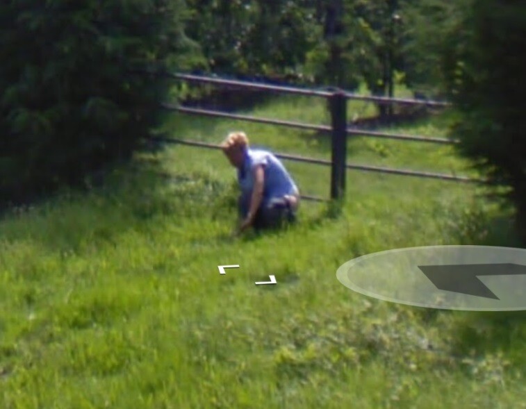 Google Maps capta el momento en el que un hombre está haciendo sus necesidades al aire libre