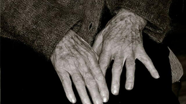 ¿Cómo lidiar con la terquedad de los mayores de 70 años que se niegan a quedarse en casa? 
