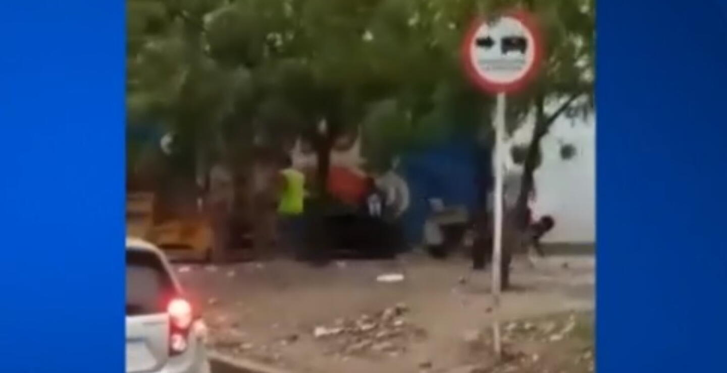 Saquearon camión de gaseosas en Atlántico, en medio de un aguacero