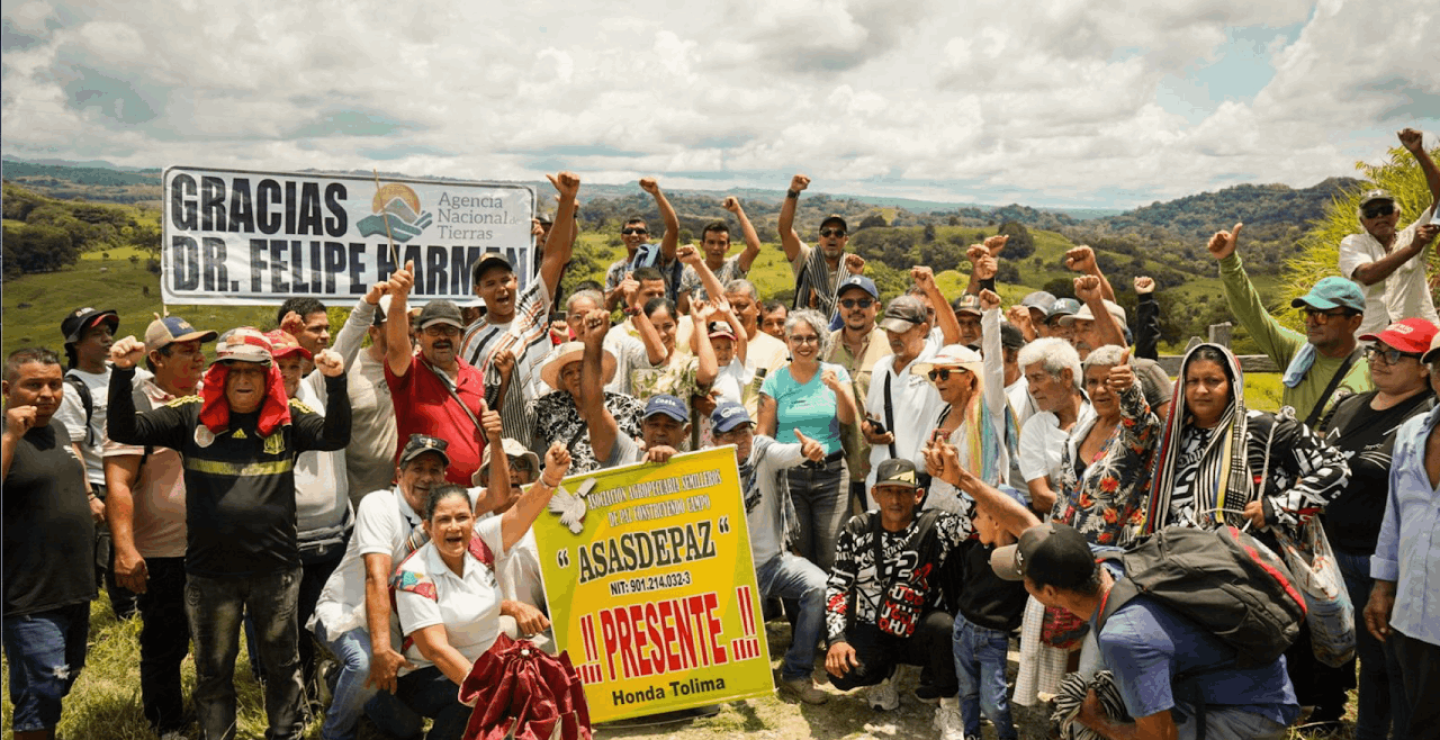 Pescadores de Honda festejando