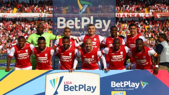 Jugadores de Independiente Santa Fe, previo a un partido de la Liga I-2024 del fútbol colombiano Jugadores de Independiente Santa Fe, previo a un partido de la Liga I-2024 del fútbol colombiano