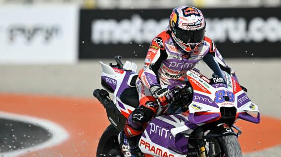 Jorge Martín, piloto español, en medio del MotoGP de la Comunidad Valenciana Jorge Martín, piloto español, en medio del MotoGP de la Comunidad Valenciana