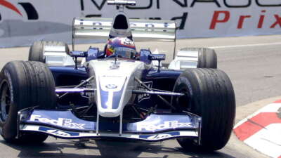 Juan Pablo Montoya maneja un BMW-Williams en el circuito de Mónaco el 1 de junio de 2003 Juan Pablo Montoya maneja un BMW-Williams en el circuito de Mónaco el 1 de junio de 2003